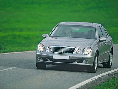 /media/blog/library/drive_safe_mercedes_benz_e-class_2007_in-blog-image_491x372px.jpg
